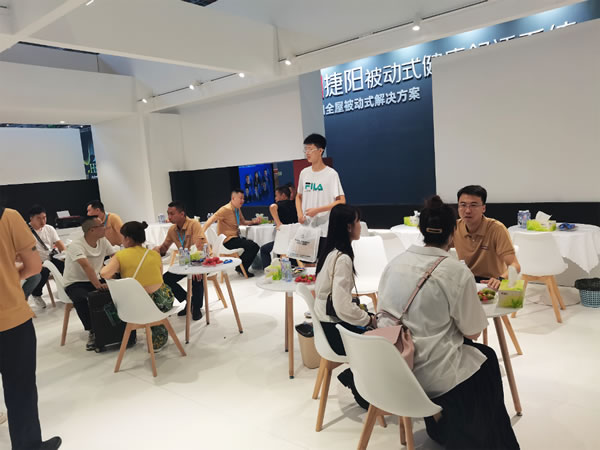 智启新生·窗见未来 | 维朗迪迪门窗首日开展，闪耀上海FBC门窗幕墙展！